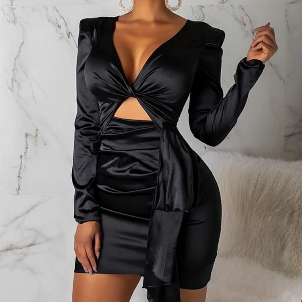 New gorgeous Satin like mini dress fits like a Med